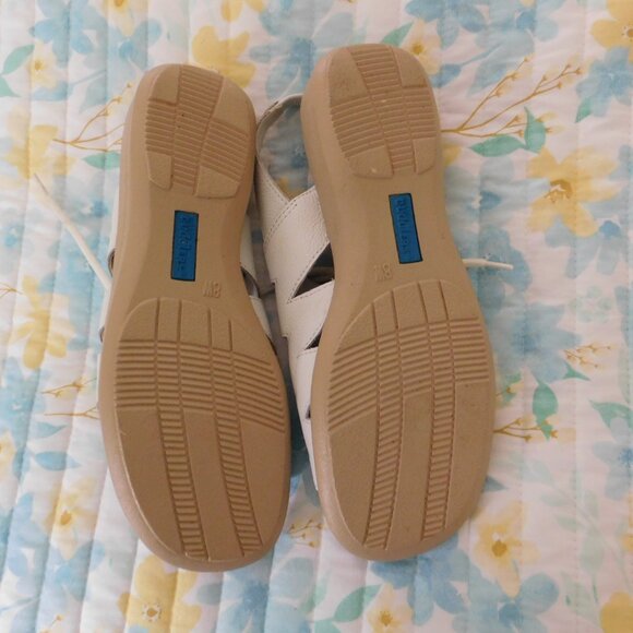 Cobbie Cuddlers White Sandals Size 8 Wide Leather Adjustable Comfort - Picture 8 of 8